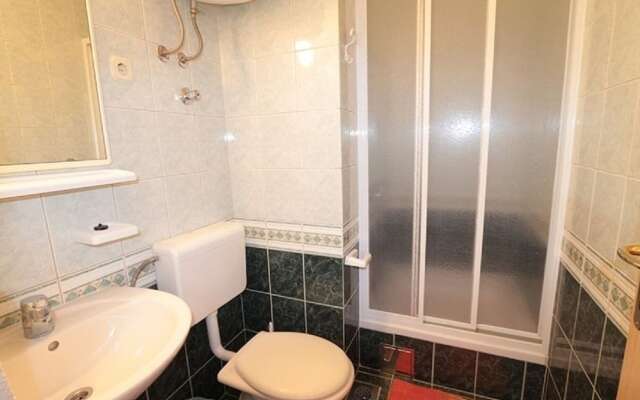 Jovize - Free Parking - R2