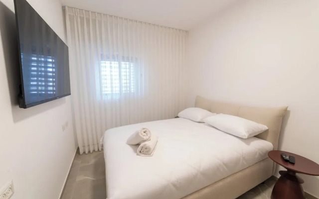 O&O - 2 BR Stylish & Modern Apartment