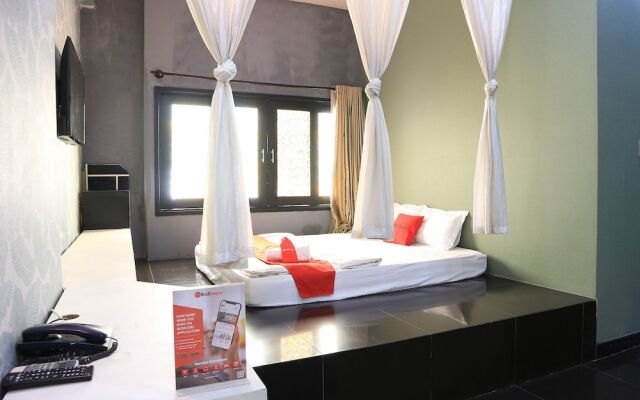 RedDoorz near Gia Dinh Church