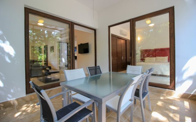 Condo in Gated Resort  by Olahola