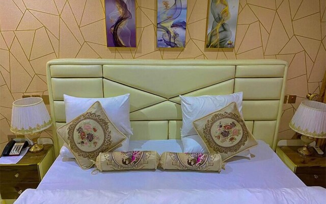 Hogis Luxury Hotel