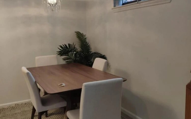 Dazzling Decent 1 Bedroom Apartment