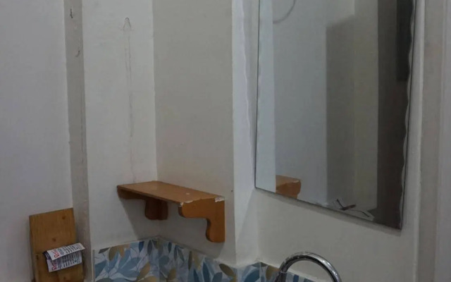 Rooms 498 Hostel