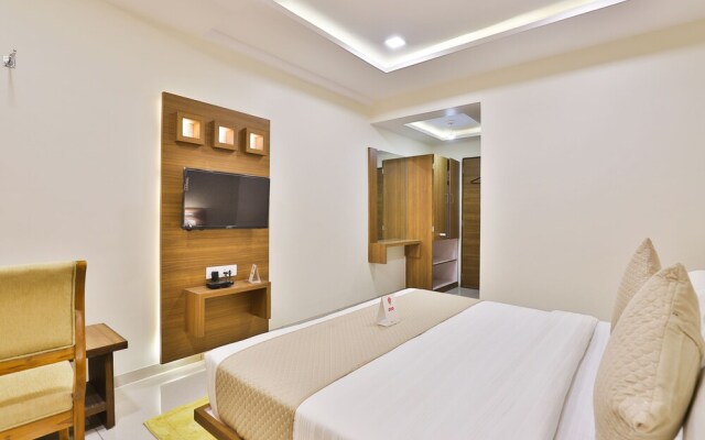 OYO 11068 Hotel Royal Palace