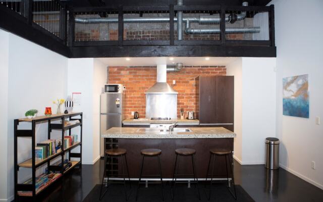 Gorgeous Five Bed Apartment in the City