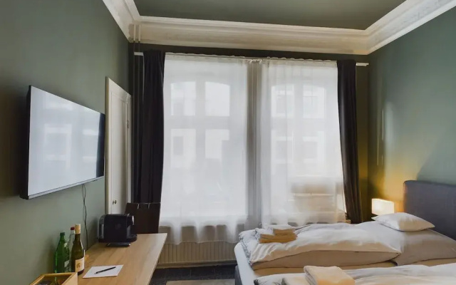 Art Apartments