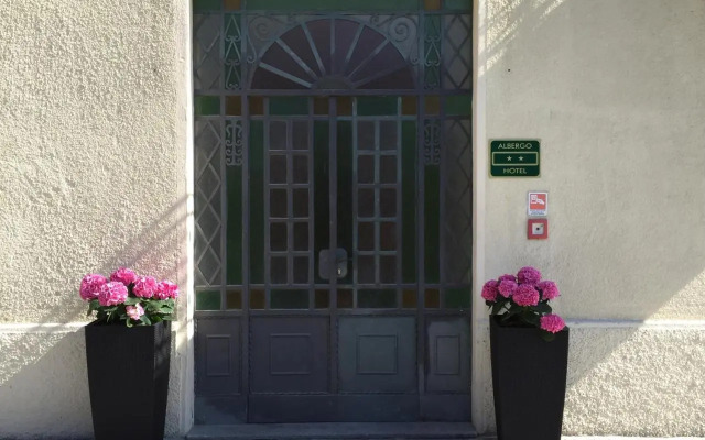 Shangrilla Hotel & Restaurant