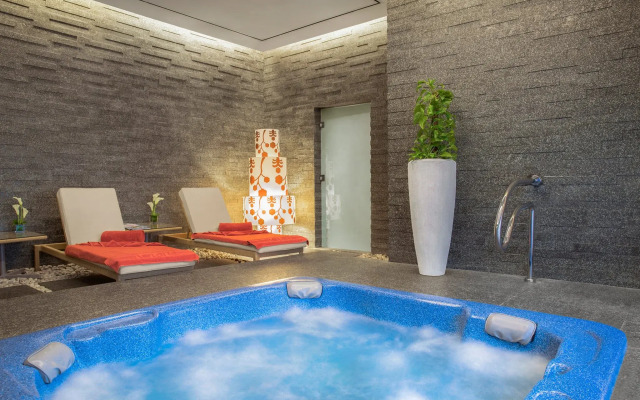 Amwaj Rotana, Jumeirah Beach