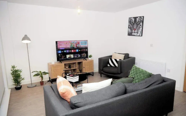 Apartment-sleeps4-streetparking-balcony-duplex
