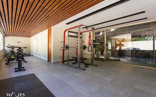 1 Br. W/park Views in Condo W/gym + Sauna + Steam