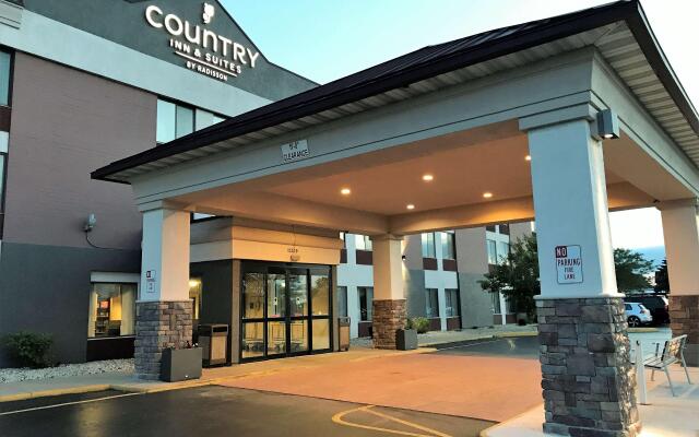 Country Inn & Suites by Radisson, Mt. Pleasant-Racine West, WI