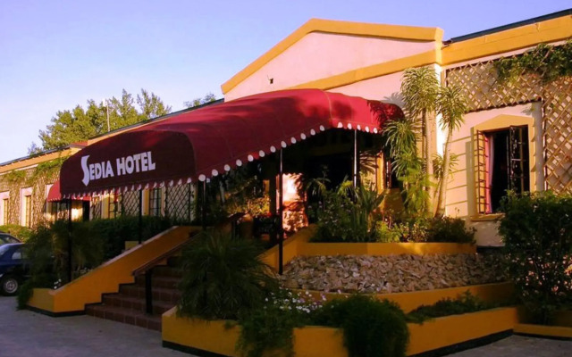 Sedia Riverside Hotel