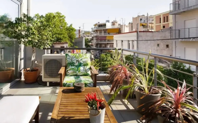 Stylish Boutique Loft With Private Balcony