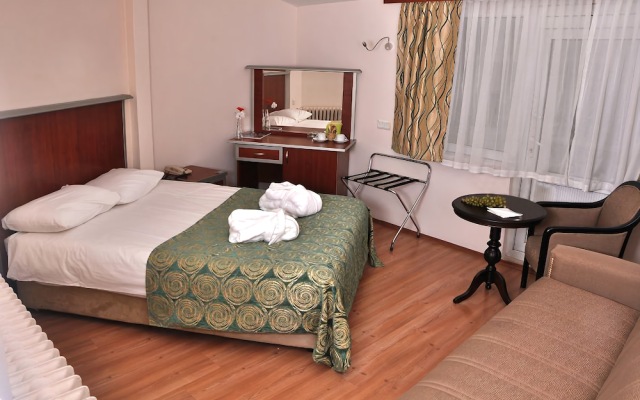 Adapalas Hotel