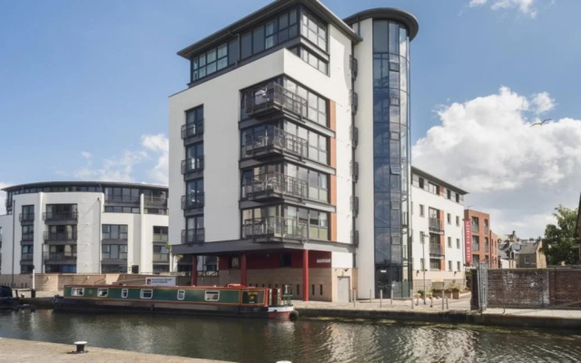 Fountain Court Apartments - EQ2 - photo 3