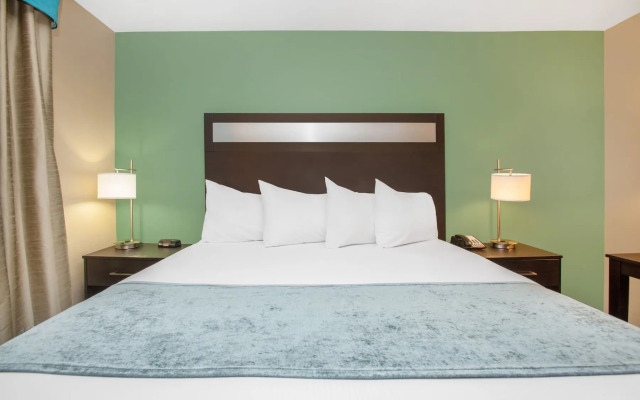 Baymont by Wyndham Midland Center