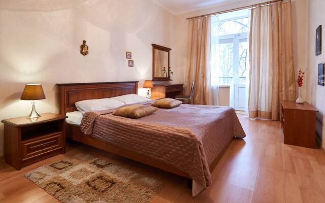 Апартаменты Home-Hotel, ул. Шелковичная, 13-2