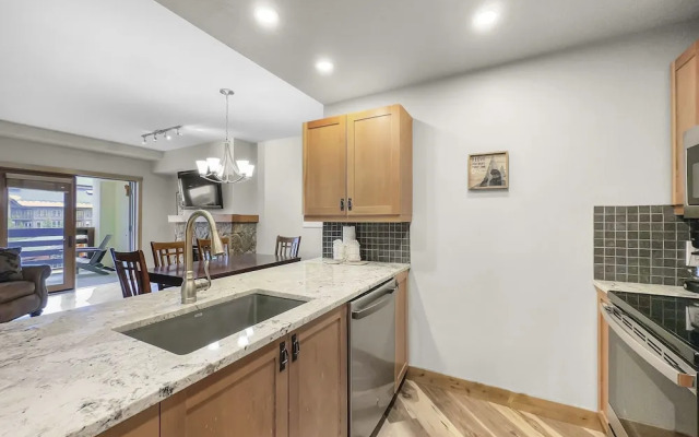 Amazing Condo Center Village Unit, Short Walk to American Eagle - PP310 by RedAwning