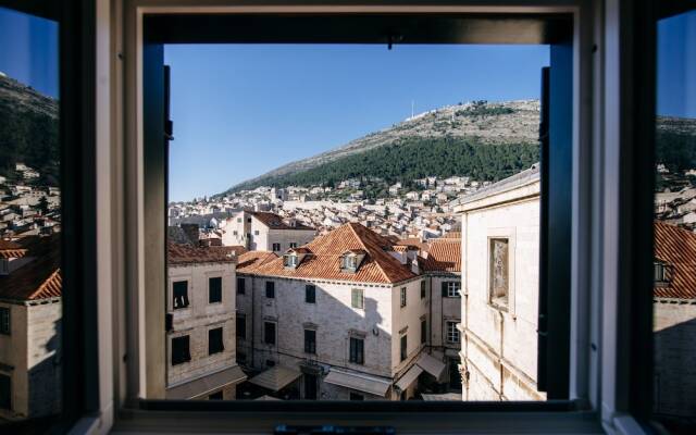 Panorama Old Town apartment by DuHomes