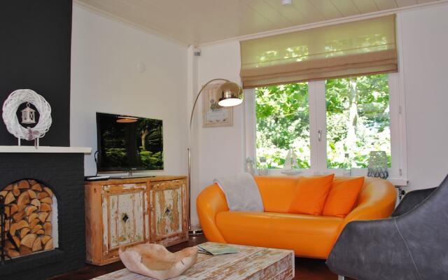Charming Holiday Home in Ouddorp Near Sea