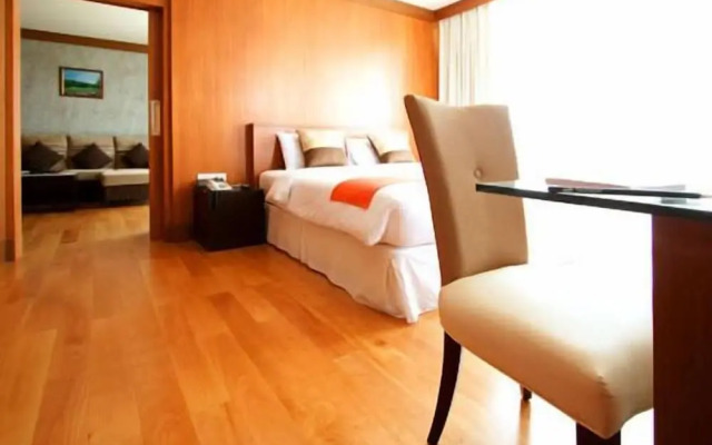 Uniland Golf & Resort