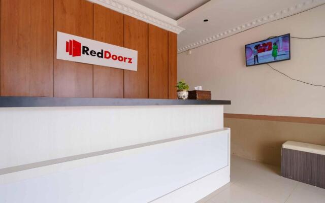RedDoorz near Plaza Botania 1 Batam