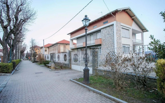 Boulevard 900 - Comfort and Style - Entire Structure 12 Beds