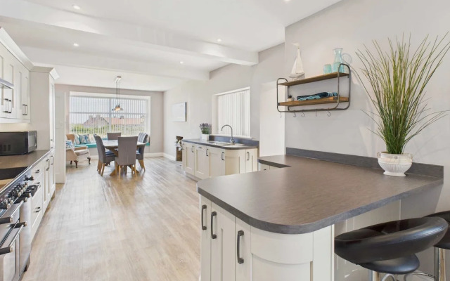 Host Stay Chirnells