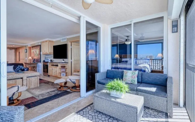 Caper Beach Club 1005