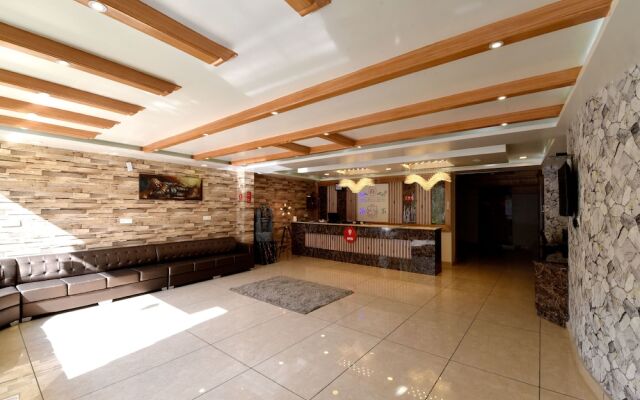 OYO 13091 Manali Grand