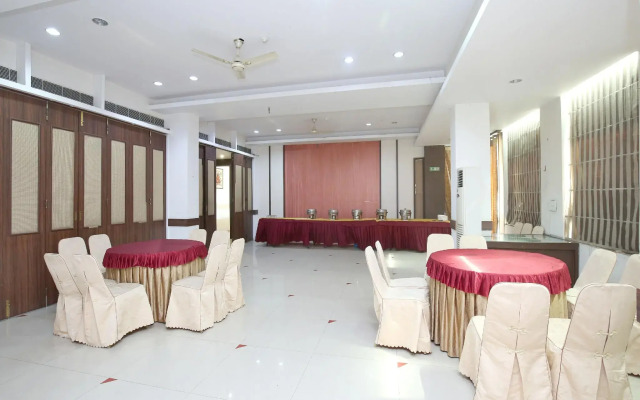 OYO 13876 AA Hotel and Resorts