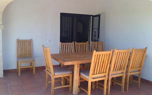 Villa up to 8 sleeps 4 bedrms 2