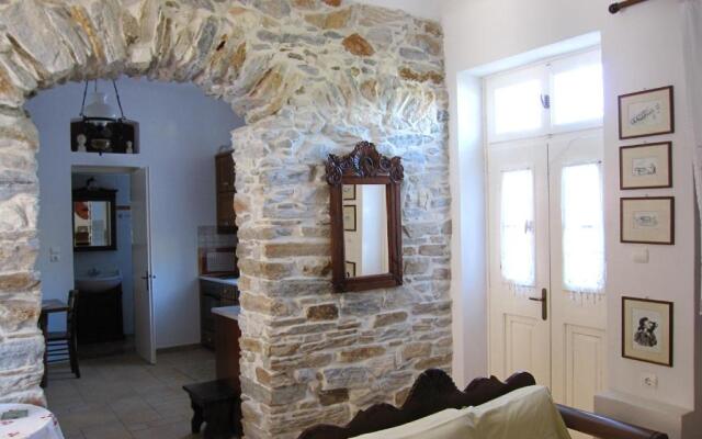 Luxury 100 m2 house in the centre of Naxos