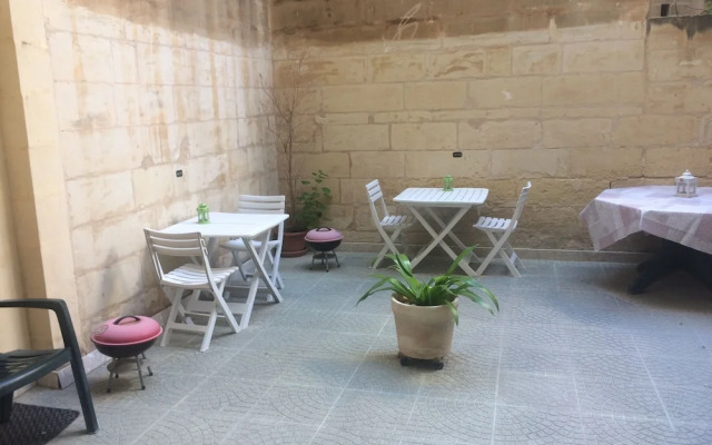 Maltese Rooms