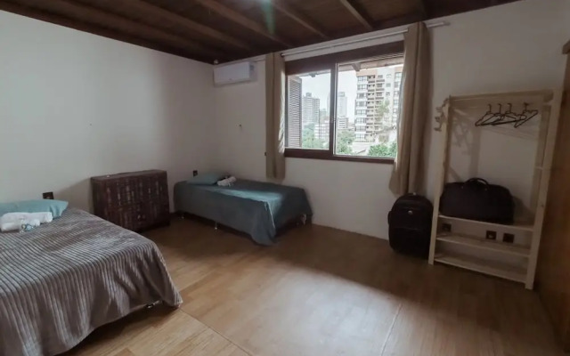 Tima Casa Ampla em Localiza o Privilegiada