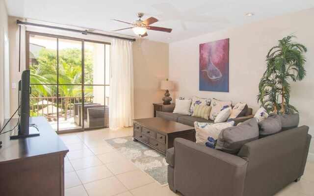 Beautiful 2 Bedroom Pacifico Condo by the Pool
