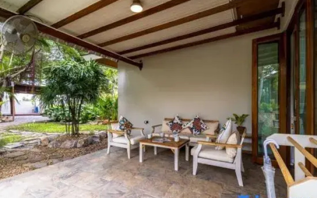 Secluded Oasis for Family and Friends (BM5)