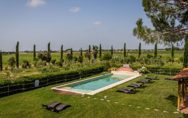 Tasteful Apartment in Roselle Terme With Fenced Garden