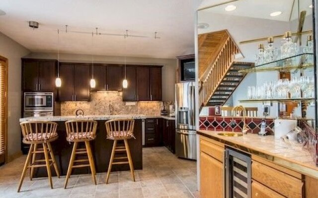 Pinnacle by Lespri Management