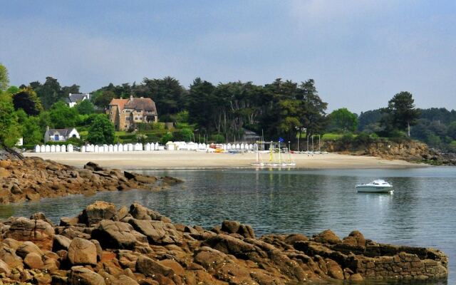 Luxurious Villa in Pont-Aven with Private Pool