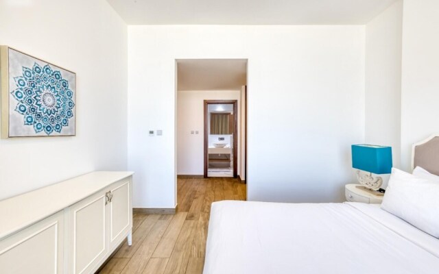 Cali Style 4 BR Penthouse Large Patio