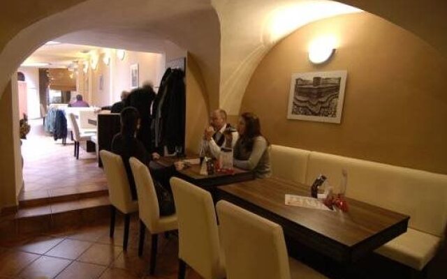 Fontana Pizzeria - Pension