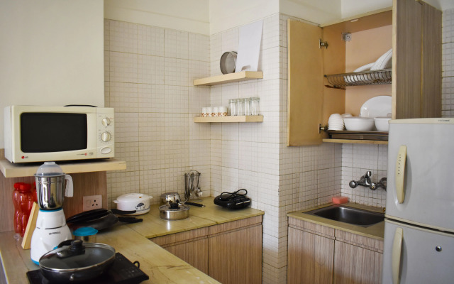 One Bhk Serviced Apartment Near Artemis Hospital