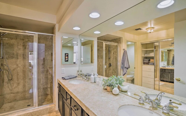 Pet-friendly Palm Desert Condo: Patio + Jacuzzi!