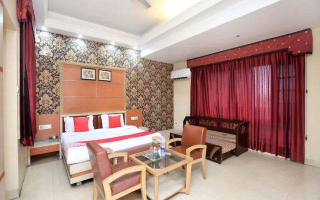 OYO 15906 Hotel Majha Flavours