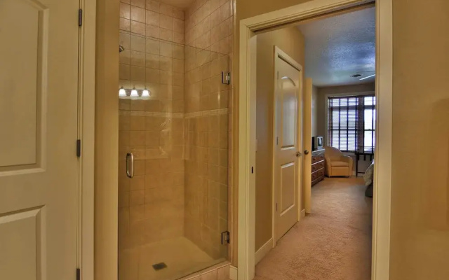 Unit 411a 1 BD/ 1 BA Condo