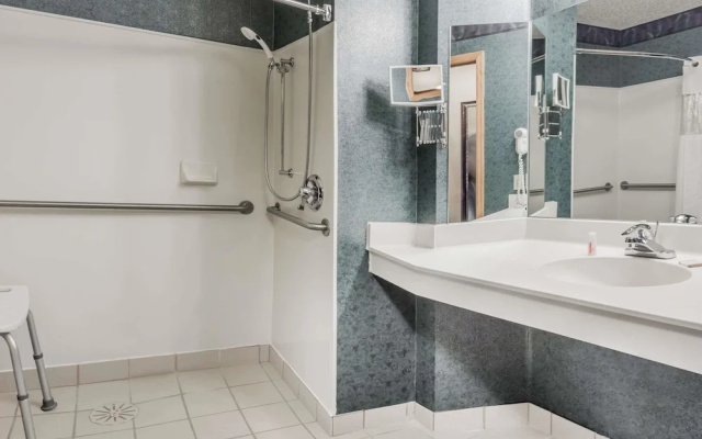 Baymont Inn & Suites Mequon Milwaukee Area