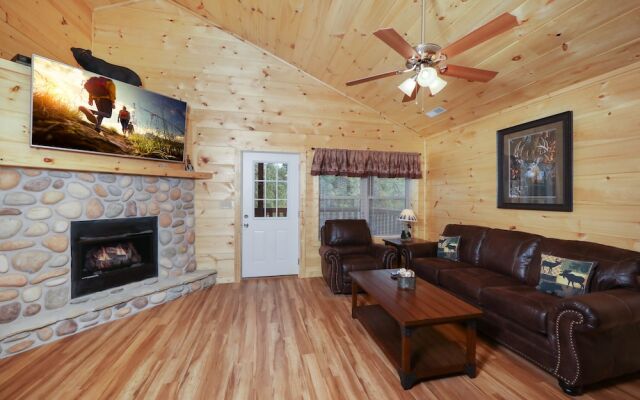 651 Country Oaks Dr Cabin