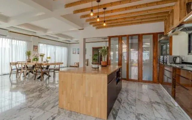 J2. Urban Supper Deluxe Villa 600m from beach