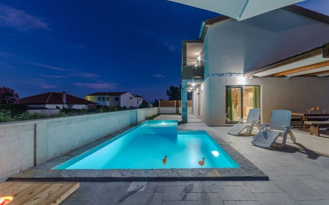 Villa Lusia - Modern villa with pool